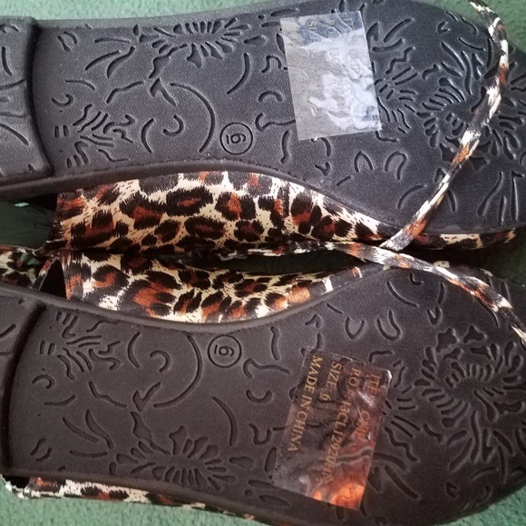 NWoT Leopard Print Sandals - Picture 5 of 5